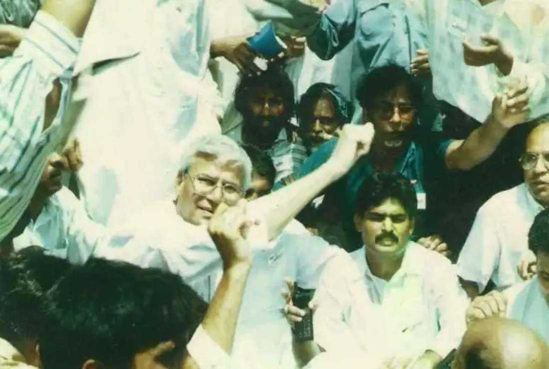 Bishop John Joseph (center, in glasses) with Christian protesters in Faisalabad in 1992