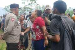 Police beat up Indonesian villagers protesting thermal plant
