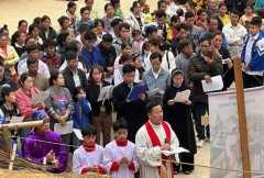 Vietnam welcomes hundreds of new Catholics